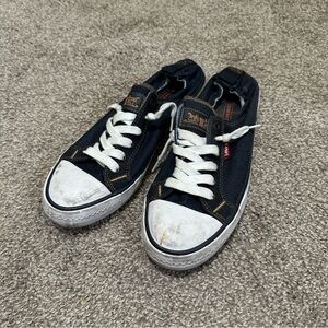 Levi's Women's Navy and White Sneakers 🦄